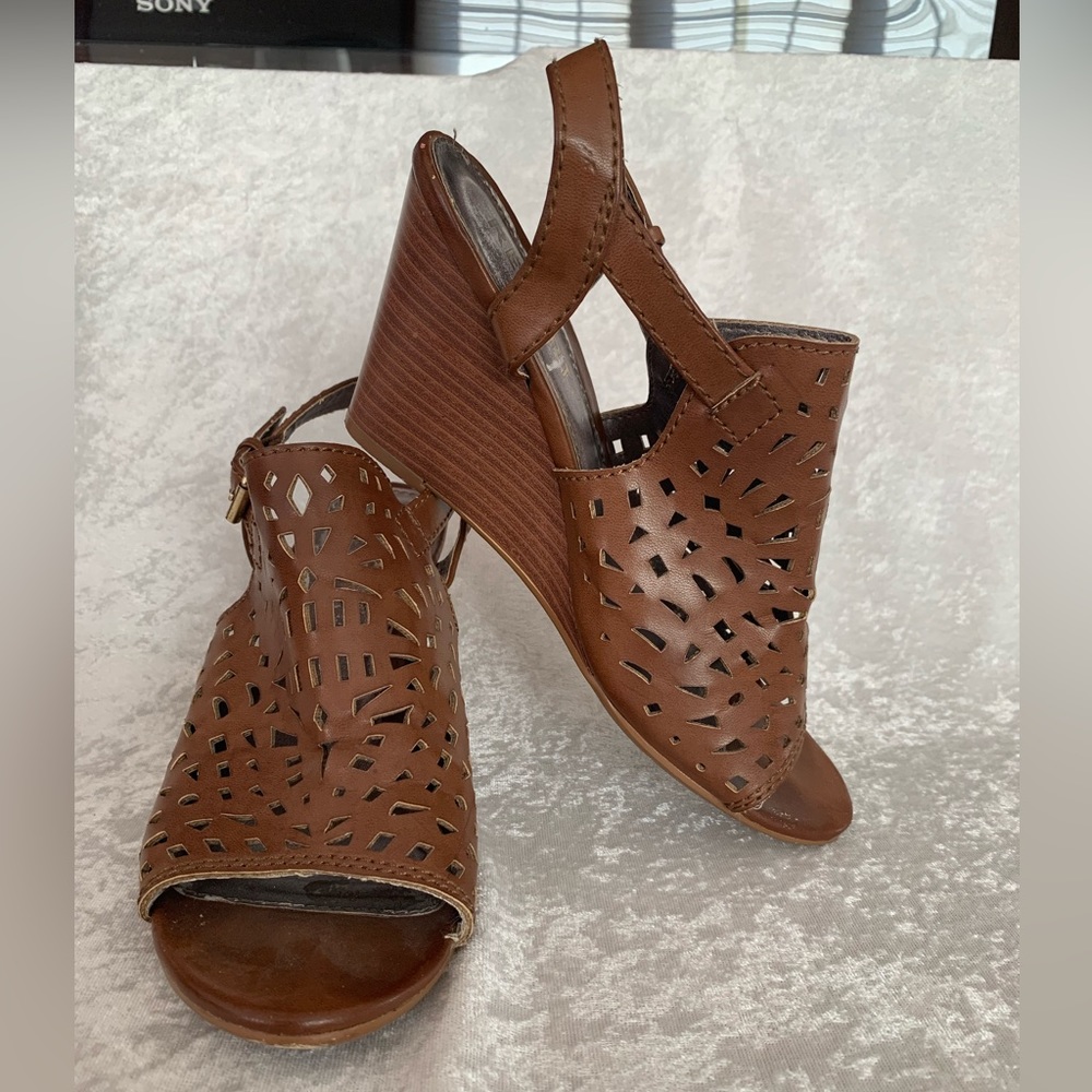 Report 8 Women’s Brown Heels, Lasercut